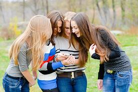 teens on phone