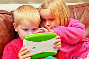 kids using tablet